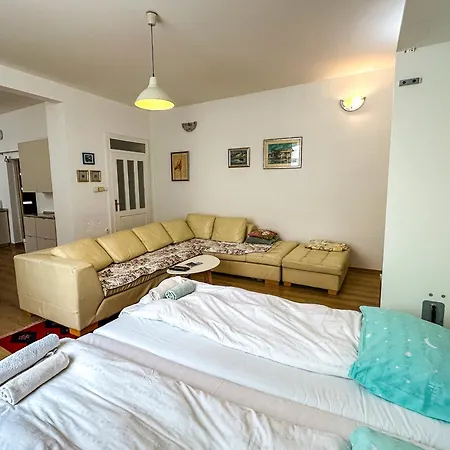 With Private Parking شقة