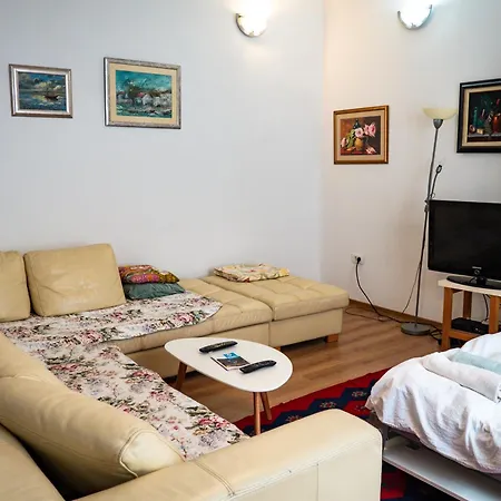 With Private Parking アパート