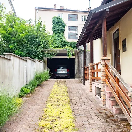 아파트 With Private Parking *